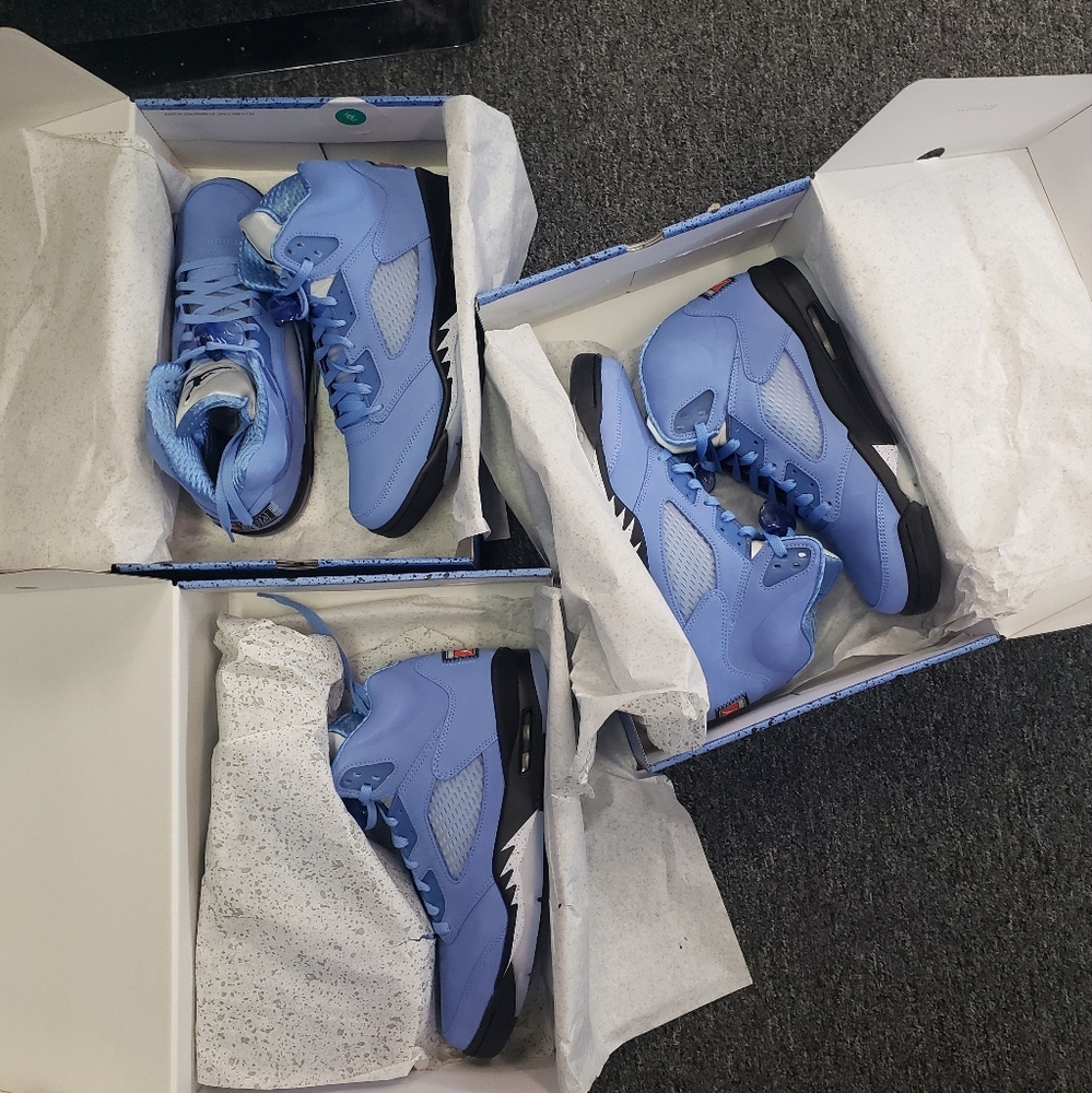 Jordan 5 UNC - Picture 2 of 4